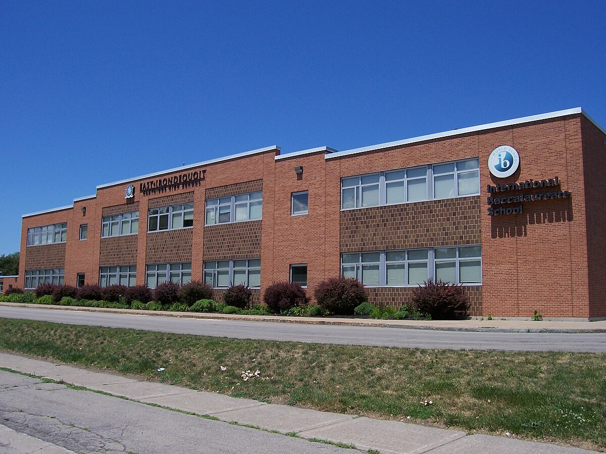 Prior Lake High School. Централизованная школа. Rochester High School.