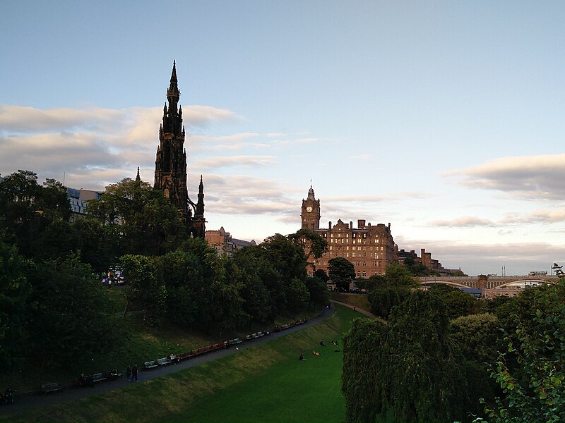 File:Edinburgh Scott monument.jpg