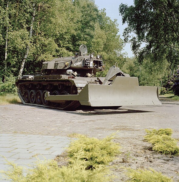 File:Een Centurion Mk 5-dozertank 2001 12-8-83-J-5.jpg