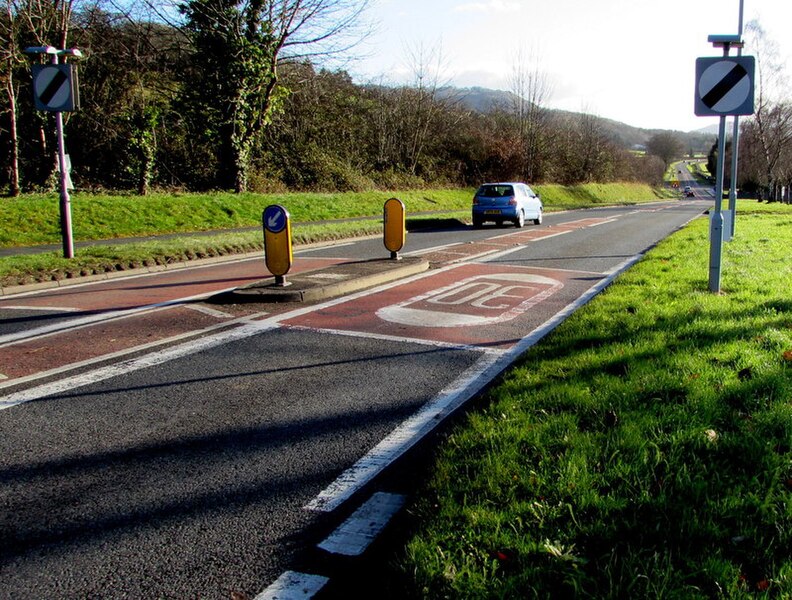 File:End of the 30 zone along the A40 through Crickhowell - geograph.org.uk - 4283642.jpg
