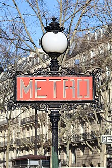 Entrée Station Métro Iéna Paris 8.jpg