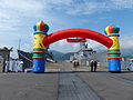 2013年中正軍港營區開放活動清晨的12號碼頭入口，左邊是鳳陽軍艦，右邊是成功級巡防艦子儀軍艦（PFG2-1107）。