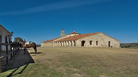 Ermita de San Benito Abad (Montes de San Benito). El Cerro de Andévalo.jpg