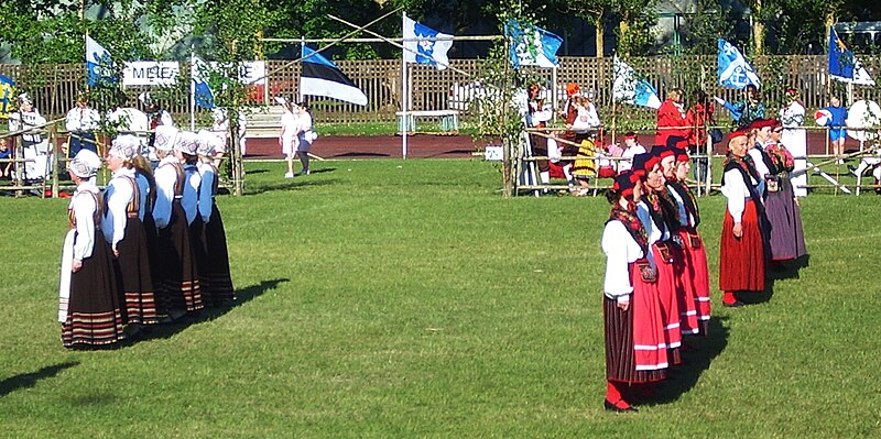 File:Estonian traditional clothes.IMGP6237.JPG