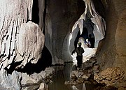 मेघालय में बहुत सी चूनापत्थर गुफाएँ हैं। ऊपर वाली जयन्तिया पर्वत में स्थित है।