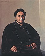 Senhora corpulenta sentada em um vestido preto, longo colar de pérolas, cabelo puxado para trás em um coque.