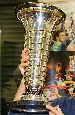 Troféu dado ao campeão mundial de Fórmula 1.