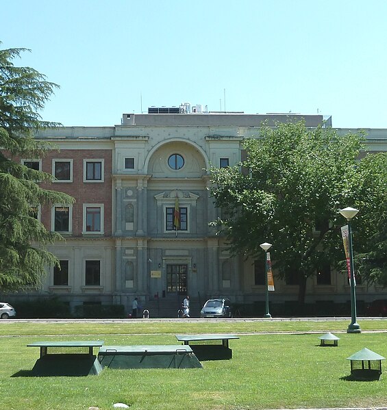 File:Fachada principal del Archivo Histórico Nacional de España.jpg