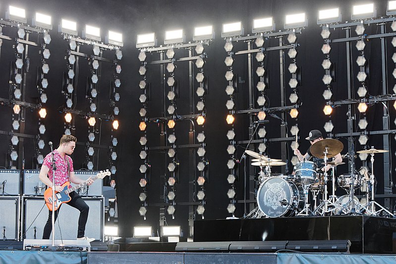 File:Festival des Vieilles Charrues 2017 - Royal Blood - 004.jpg