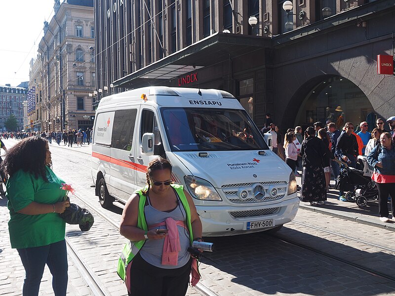 File:Finnish Red Cross van at Helsinki Samba Carnaval 2023.jpg