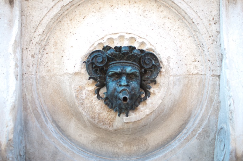 File:Fontana del calamo o delle 13 cannelle particolare4.tif