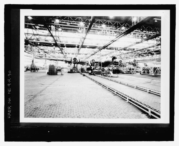 File:GENERAL VIEW OF THE FINAL PRODUCTION LINE OF THE FIRST B-29 SHOWING THE LINK-BELT CONVEYOR SYSTEM AND WOOD BLOCK FLOORING.; WHO, 1944 - Offutt Air Force Base, Glenn L. Martin-Nebraska HAER NE-9-R-30.tif