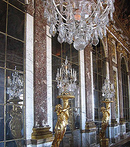 Pilasters in Rouge de Rance in the "Galerie des Glaces" Galerie2.jpg