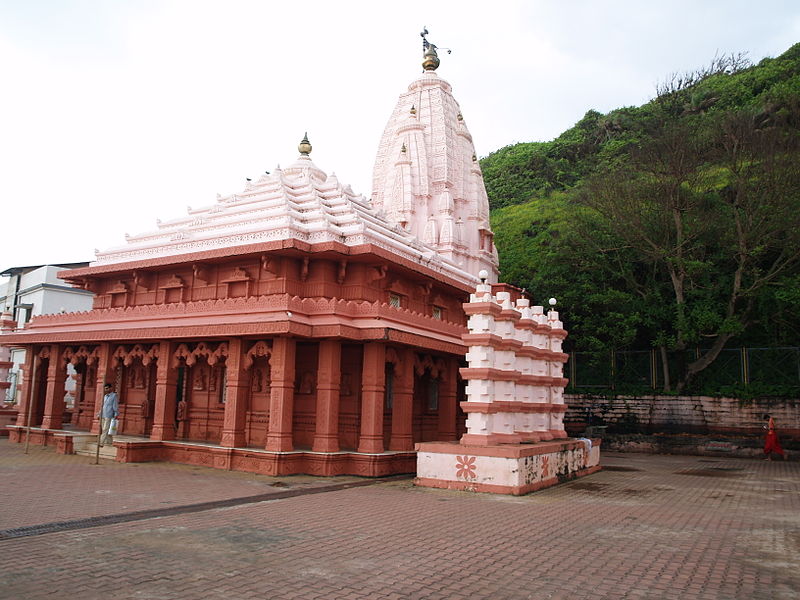 File:Ganapatipule temple.JPG