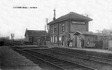 Skladby a stavba cestujících kolem roku 1900.