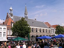 Gasthuiskerk mit Wochenmarkt