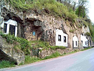 Cave dwellings in Geulhem Geulemrotsweuning.jpg