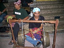 Malays playing gongs GongMalay.jpg