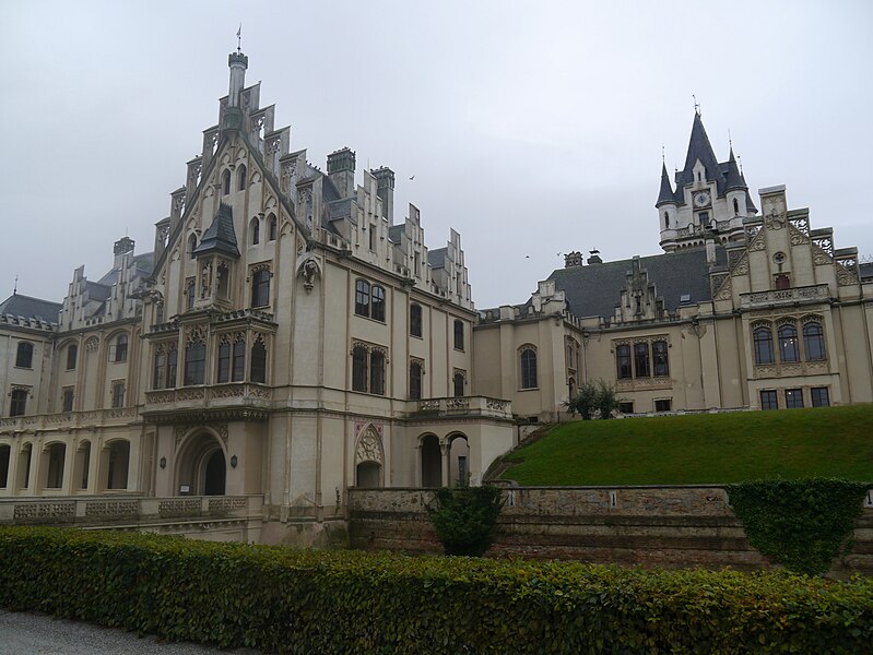 File:Grafenegg Schloss Grafenegg 7.JPG