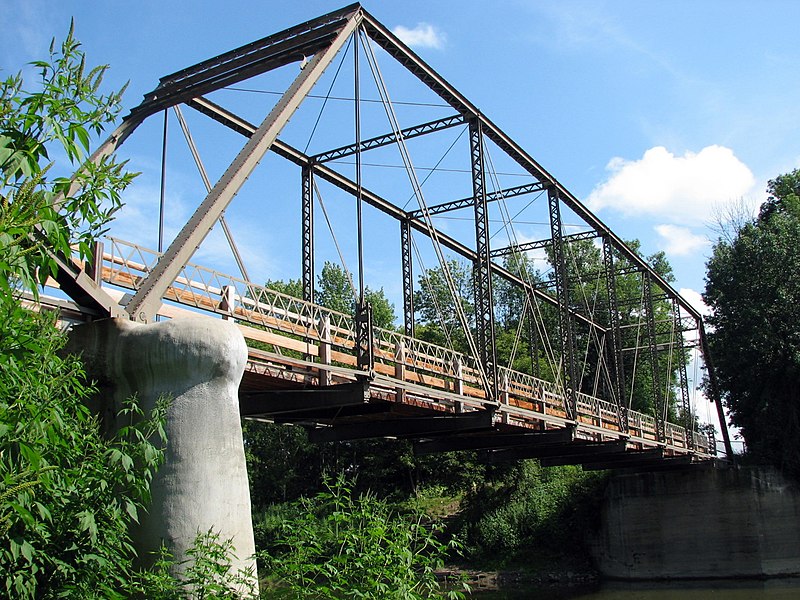File:Gugel Bridge - Frankenmuth Michigan.jpg