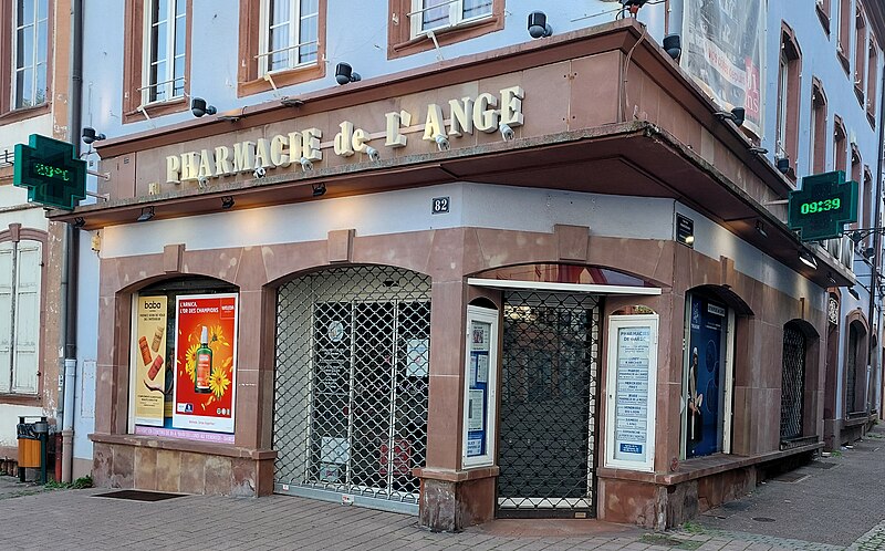 File:Haguenau pharmacie de l'ange grand rue82.jpg