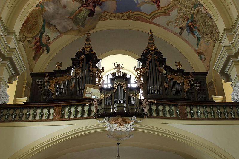 File:Hejnice, interiér kostela, varhany (2).jpg