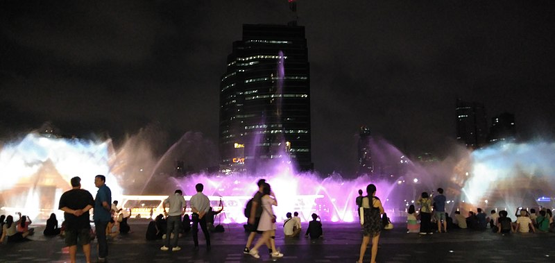 File:ICONSIAM Fountain Water features 55 by Trisorn Triboon.jpg