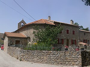 Issamoulenc - ferme et église.JPG