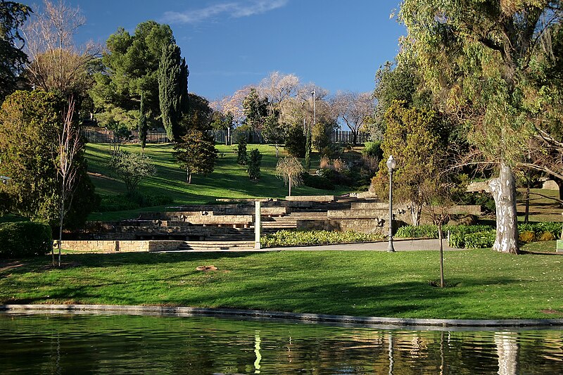 File:Jardins de Mossèn Cinto Verdaguer - panoramio.jpg