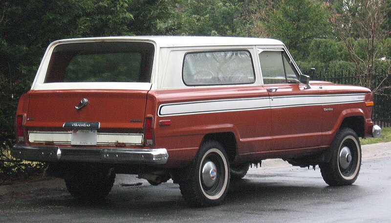 File:Jeep Cherokee SJ 2-door tan+white r.jpg