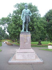 Джон Кэндлис statue.jpg