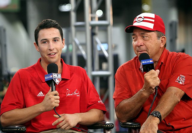 Stubbs (left) with Johnny Bench during the presentation of the Johnny Bench Award in 2015