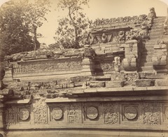 KITLV 87824 - Isidore van Kinsbergen - Reliefs on Tjandi Panataran near Blitar - Before 1900.tif