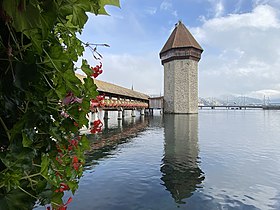 Suuntaa-antava kuva artikkelista Kapellbrücke