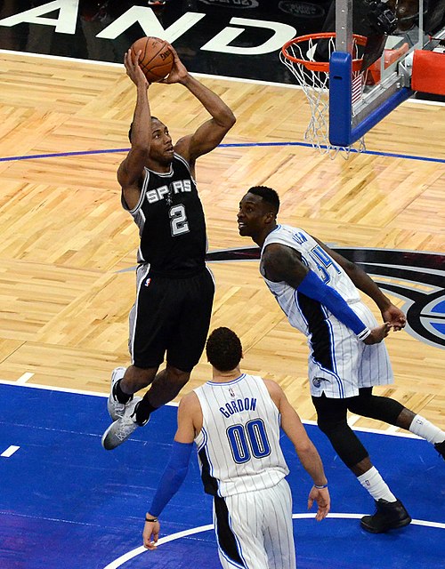 Leonard with the Spurs in 2017