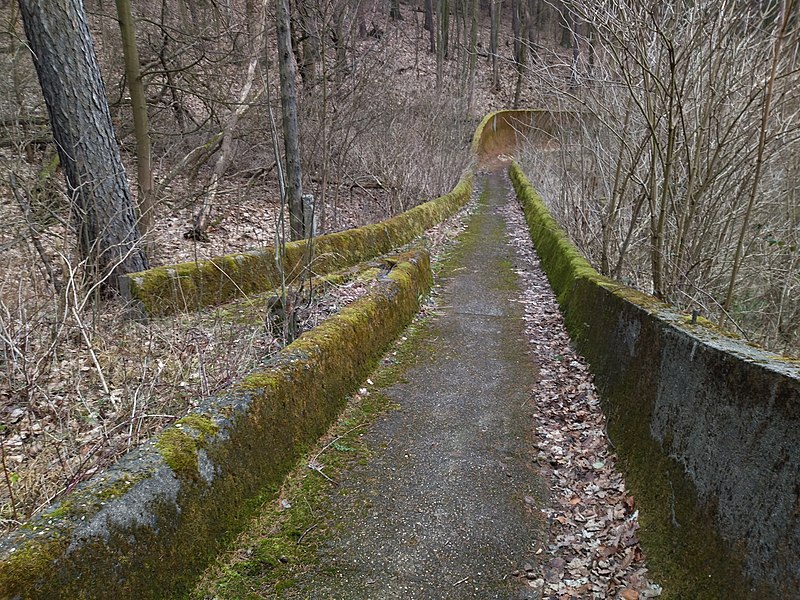 File:Klášterec nad Ohří luge track 20.jpg