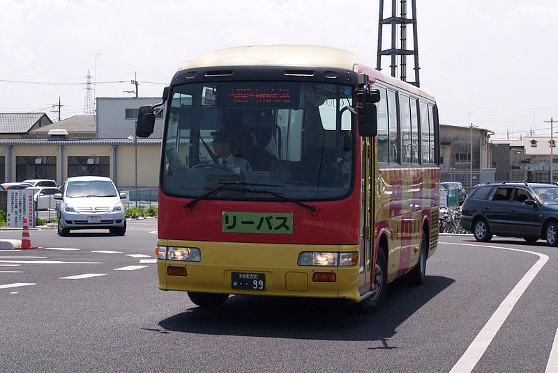 File:Lea-Bus.JPG