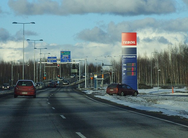 Lentokentäntie Oulun Perävainiolla lähellä seututien 847 risteystä