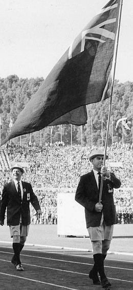 Mills (oikealla) vuoden 1960 olympialaisissa