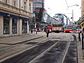 Čeština: Dočasná tramvajová zastávka Anděl v Lidické ulici s přejezdem typu Californien během oprav křižovatky Anděl, Praha English: Temporary tram stop Anděl in Lidická street, Prague