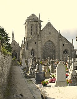Kostel sv. Ronana s přilehlým hřbitovem