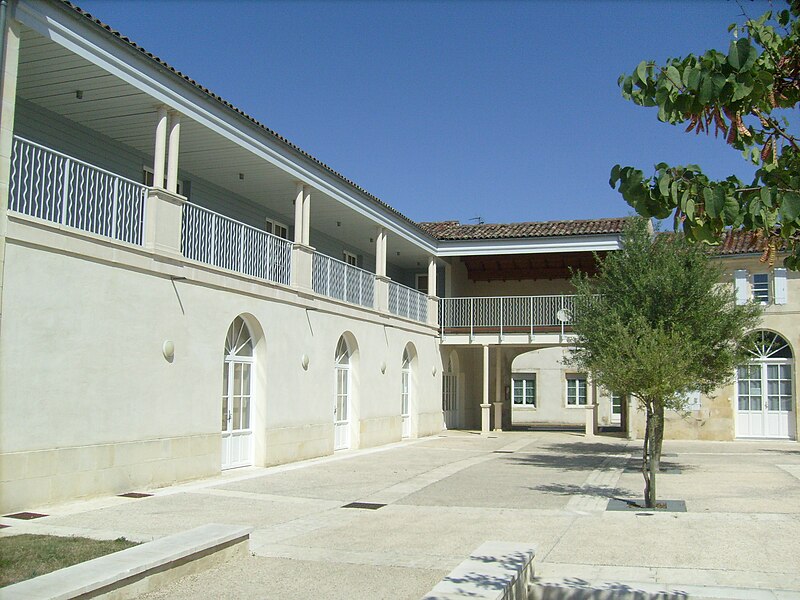 File:Médiathèque Gémozac.jpg