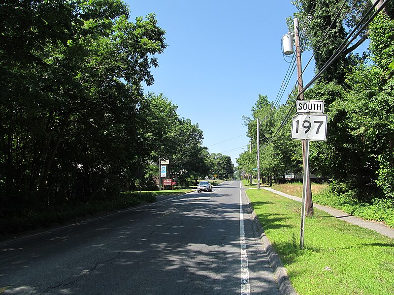 File:MA Route 197 southbound, Dudley MA.jpg