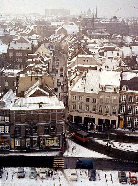 444px-Maastricht,_uitzicht_stadhuistoren,_GAM_37202.jpg (444×600)