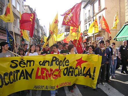Demonstration in Besièrs in 2007: (We are a people. Occitan official language!)