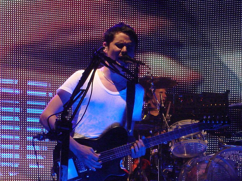 File:Matt Bellamy 2007 Canada.jpg