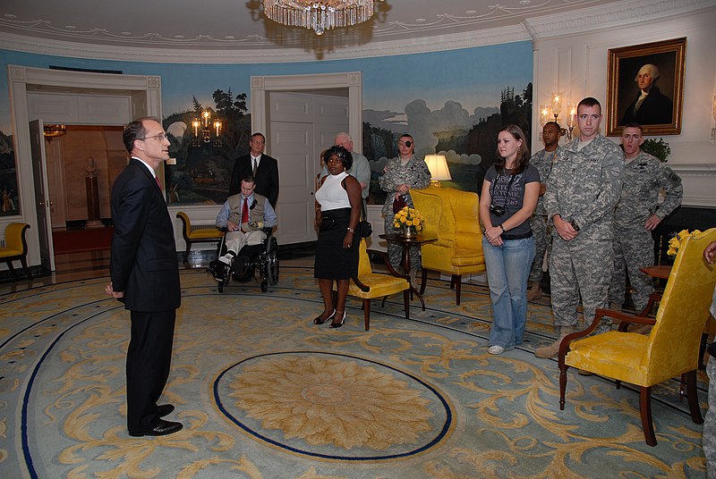File:Members of the Army's 86th Airborne Combat Wounded Warriors touring the White House (and environs) with Secretary Steve Preston - DPLA - caf9e3becf4ef817744ee4769b367b8e.jpg