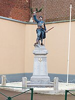 Le Poilu victorieux (monument aux morts)