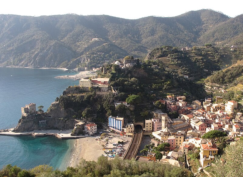 File:Monterosso al Mare-Italie.jpg