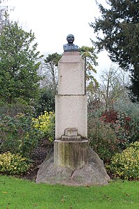 Monument à Louis Mony à Troyes, amputé de son allégorie La Vérité.